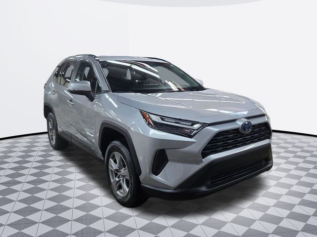 2024 Toyota RAV4 Hybrid XLE photo 3