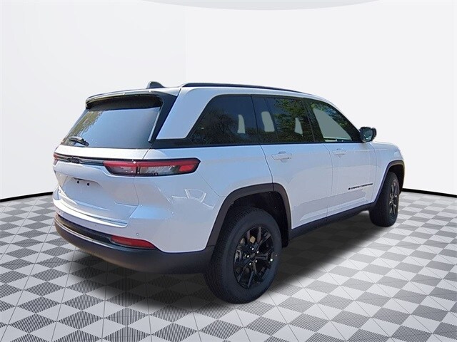 2025 Jeep Grand Cherokee Laredo photo 4