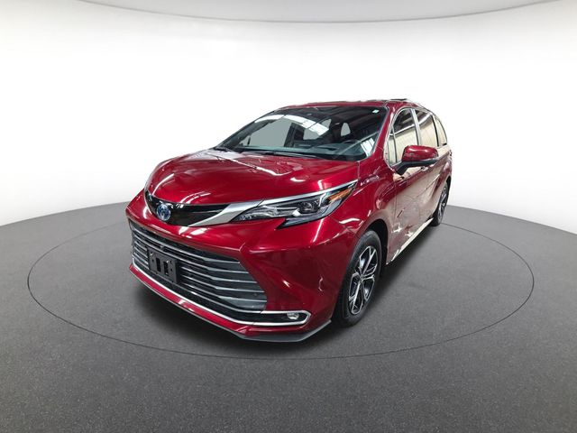 2025 Toyota Sienna Platinum's photo
