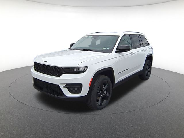 2025 Jeep Grand Cherokee Altitude's photo