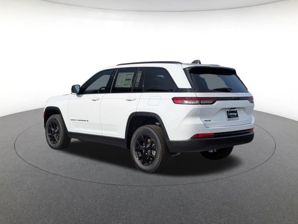 New 2025 Jeep Grand Cherokee Laredo Sport Utility