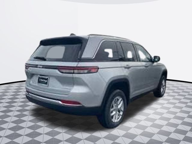 2025 Jeep Grand Cherokee Laredo Sport photo 3