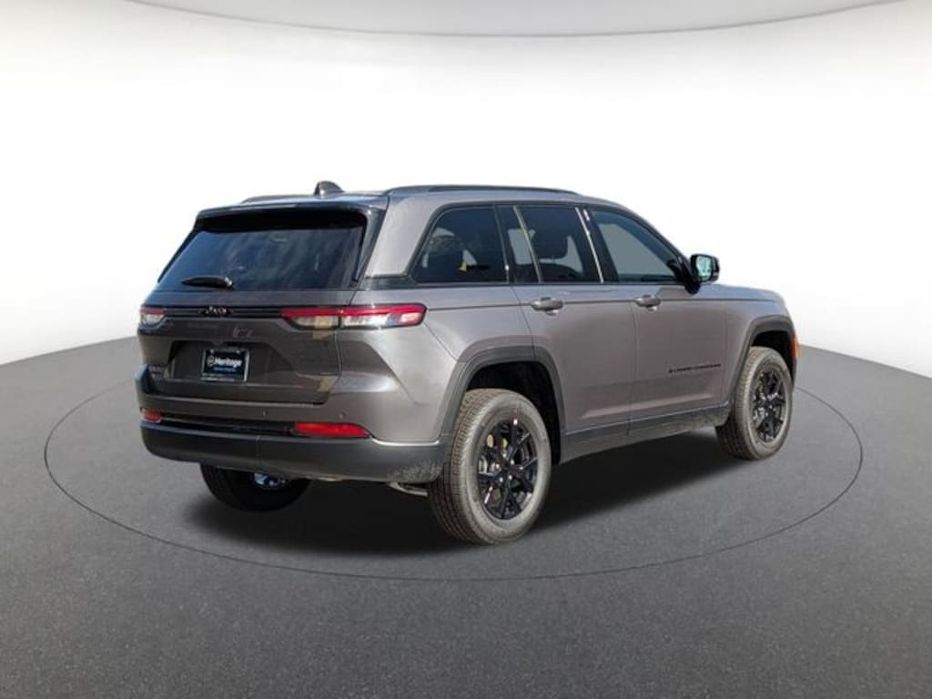 New 2025 Jeep Grand Cherokee Laredo Sport Utility