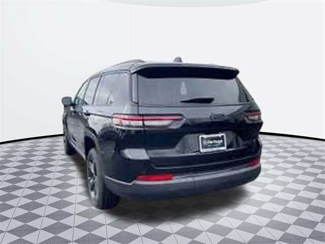 2025 Jeep Grand Cherokee Laredo photo 3