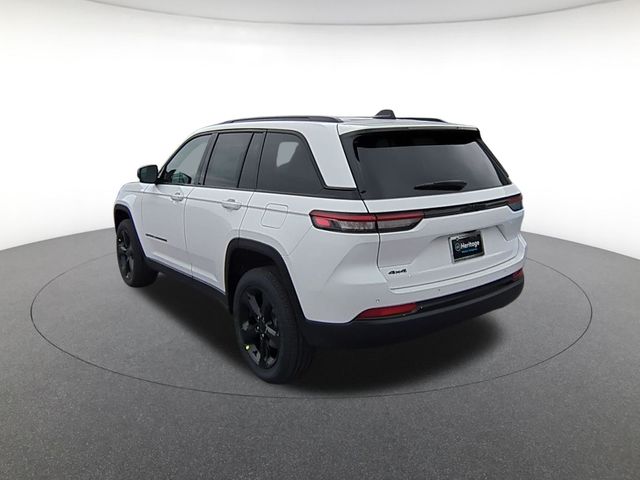 2025 Jeep Grand Cherokee Laredo photo 3