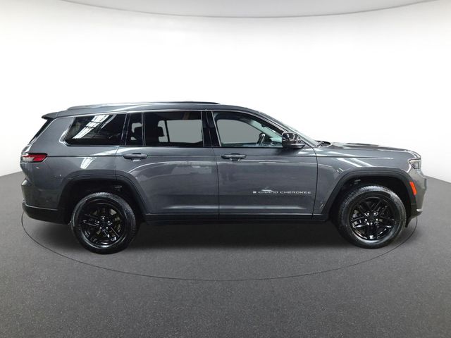 2022 Jeep Grand Cherokee Laredo photo 3