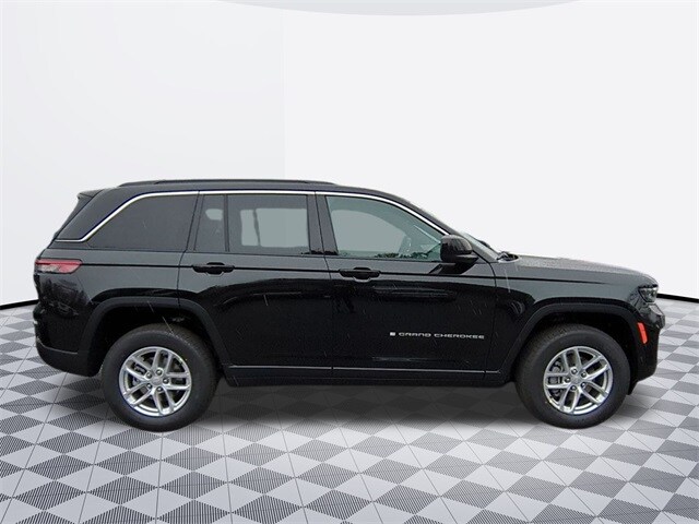 2025 Jeep Grand Cherokee Laredo Sport photo 4