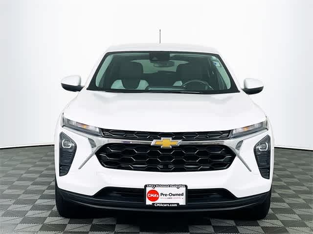 2024 Chevrolet Trax LS photo 2