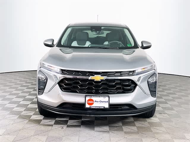 2024 Chevrolet Trax LS photo 2