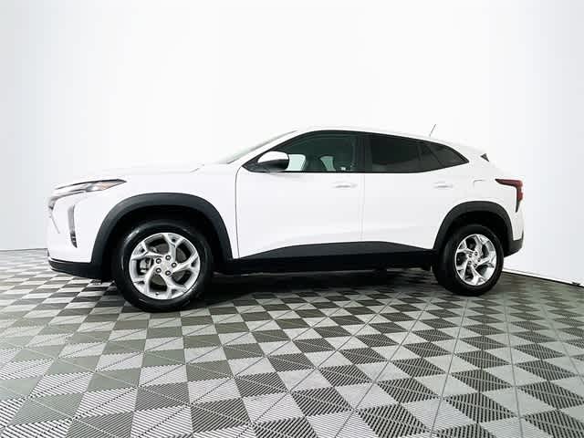 2024 Chevrolet Trax LS photo 4