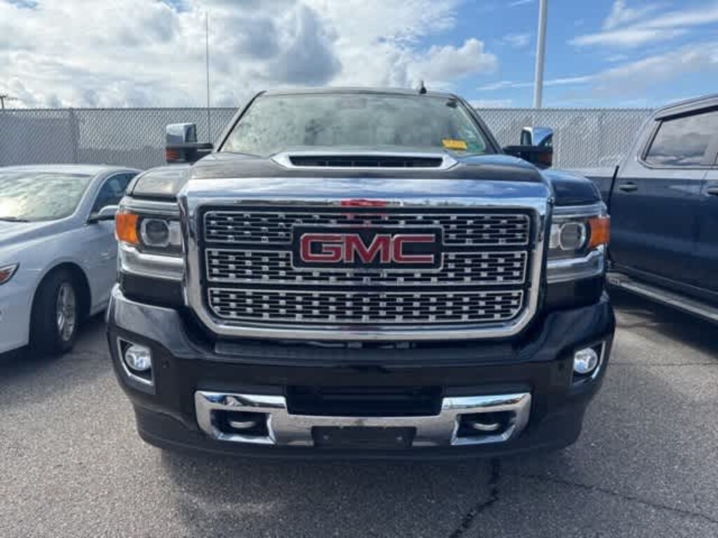 Used 2019 GMC Sierra 2500HD Denali 4WD Crew Cab 153.7 4WD Crew Cab 153.7