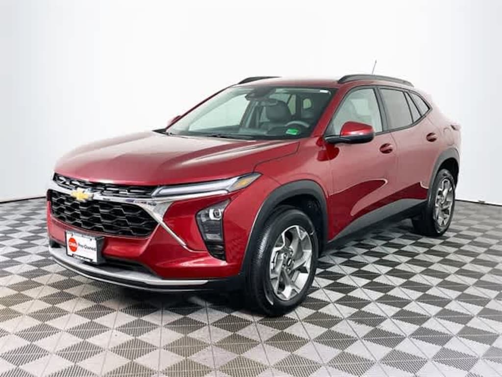 Used 2025 Chevrolet Trax LT FWD