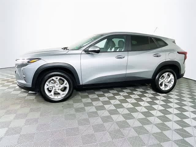 2024 Chevrolet Trax LS photo 4