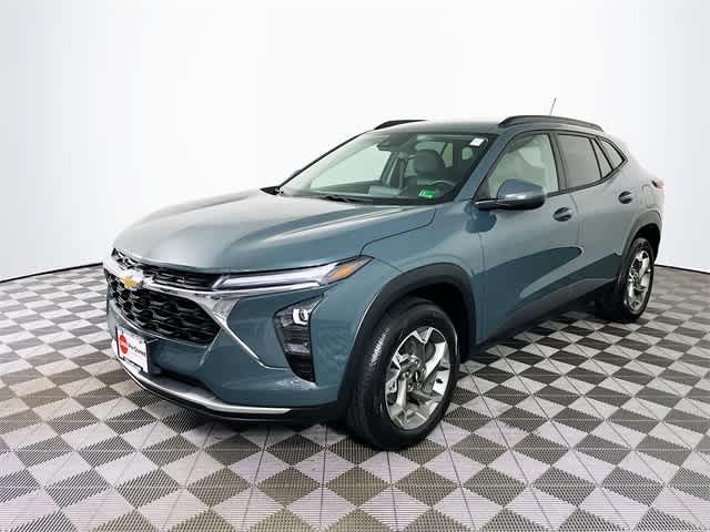 2025 Chevrolet Trax LT photo 3