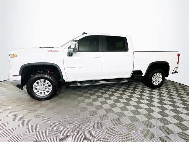 2025 Chevrolet Silverado 2500HD LT photo 3