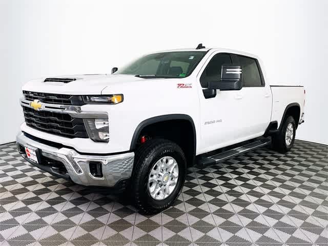 2025 Chevrolet Silverado 2500HD LT photo 2