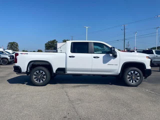 2026 Chevrolet Silverado 2500HD Custom photo 2