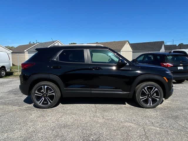 2026 Chevrolet Trailblazer LT photo 2