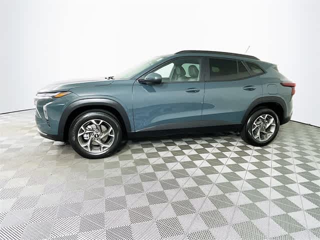 2025 Chevrolet Trax LT photo 4