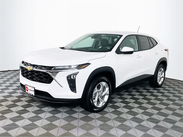 2024 Chevrolet Trax LS photo 3
