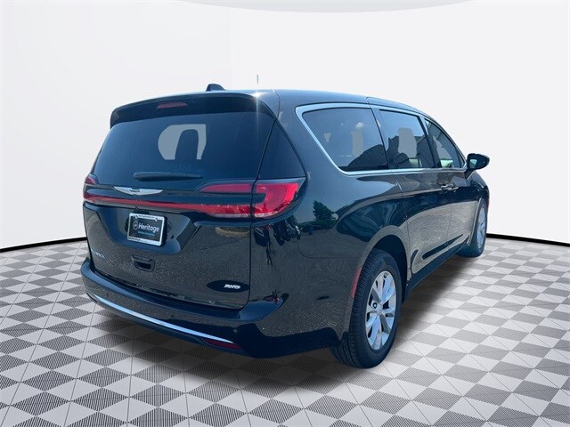 2025 Chrysler Pacifica photo 3