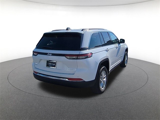 2025 Jeep Grand Cherokee Laredo photo 3