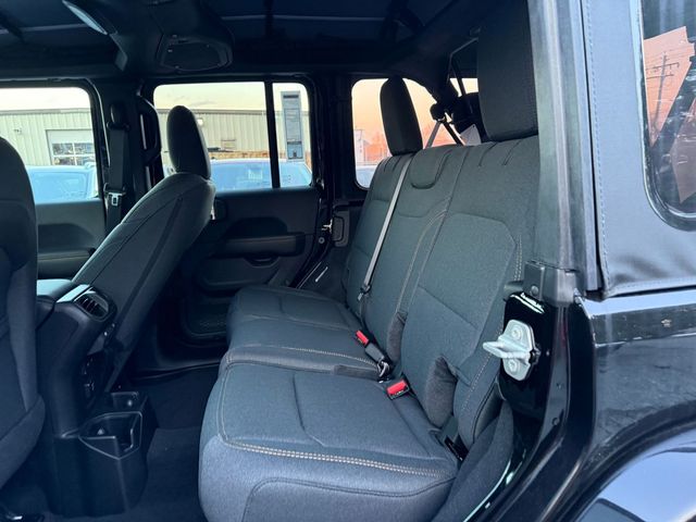 2025 Jeep Wrangler 4-Door Sahara - Photo 10