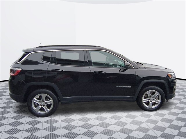 2024 Jeep Compass Latitude photo 3