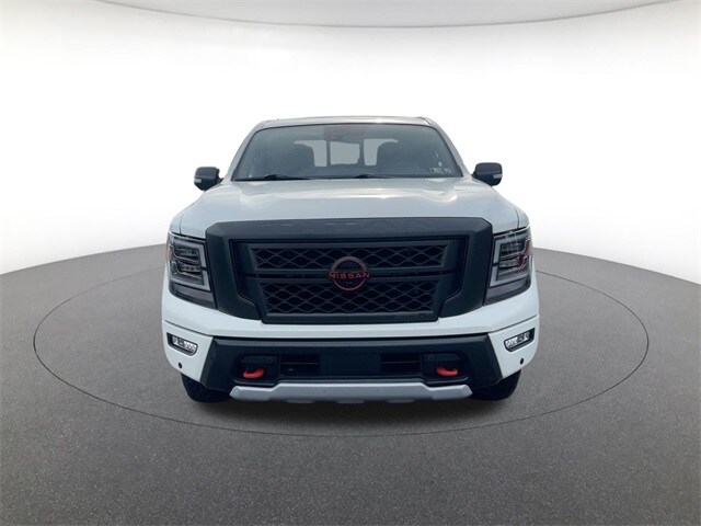 2024 Nissan Titan PRO-4X photo 2