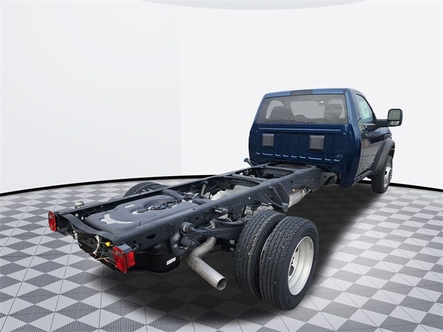 2024 Ram 5500 Tradesman SLT photo 4