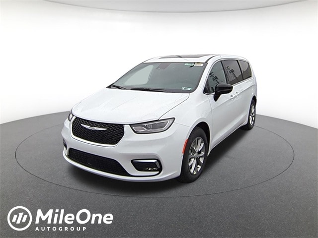 2026 Chrysler Pacifica Limited's photo