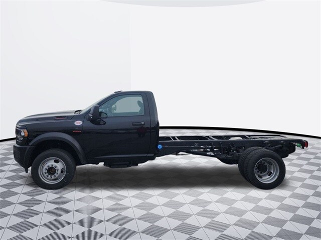 2024 Ram 5500 Tradesman SLT photo 2