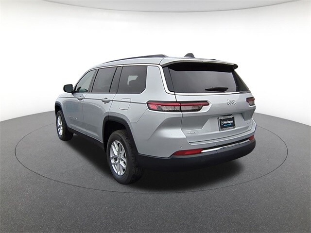 2025 Jeep Grand Cherokee Laredo Sport photo 2