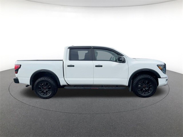 2024 Nissan Titan PRO-4X photo 4