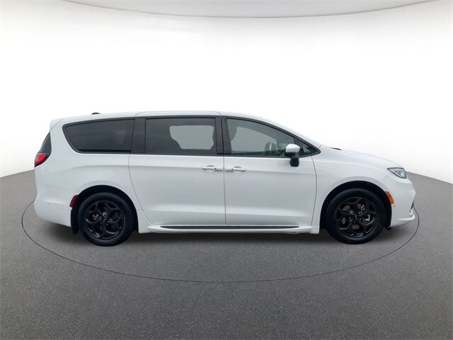 2023 Chrysler Pacifica Hybrid Touring L photo 3