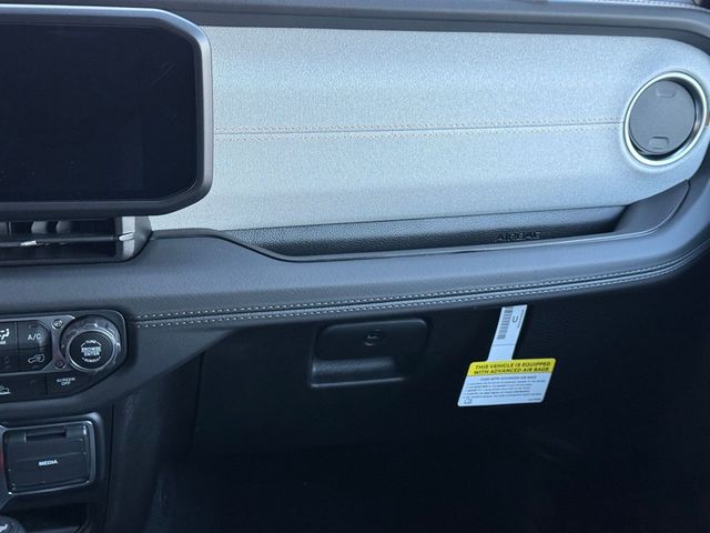 2025 Jeep Wrangler 4-Door Sahara - Photo 9