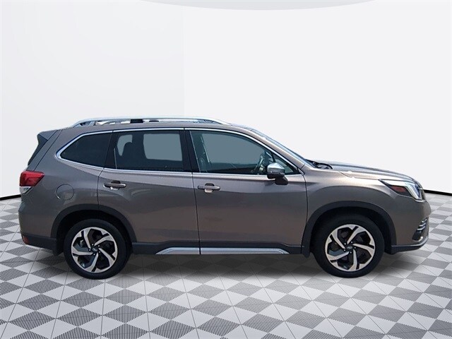 2023 Subaru Forester Touring photo 2