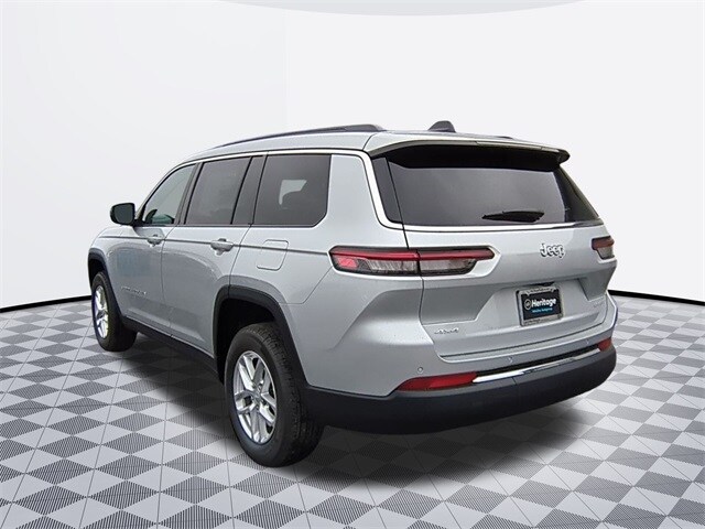 2025 Jeep Grand Cherokee Laredo Sport photo 3