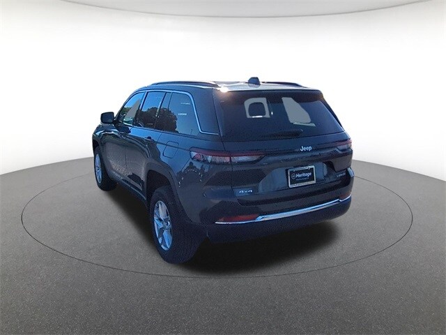 2025 Jeep Grand Cherokee Laredo photo 3