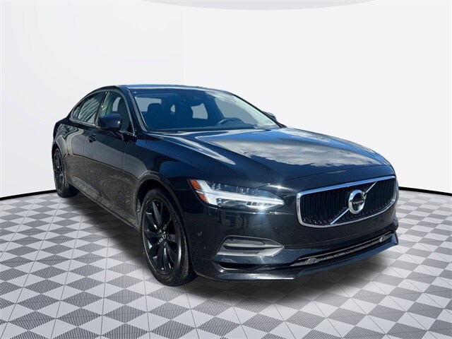 2018 Volvo S90 T6 Momentum photo 3