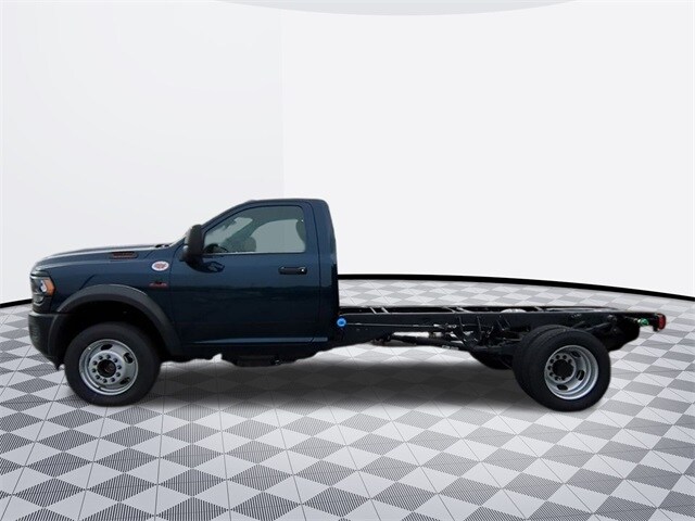 2024 Ram 5500 Tradesman SLT photo 2