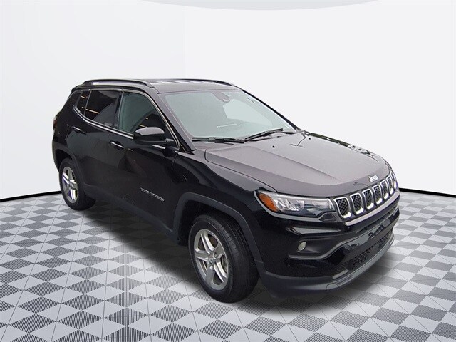 2024 Jeep Compass Latitude photo 2