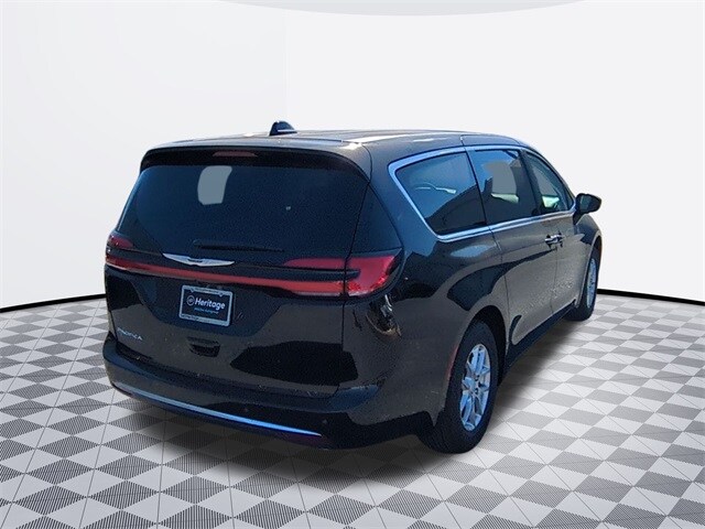 2026 Chrysler Pacifica photo 3
