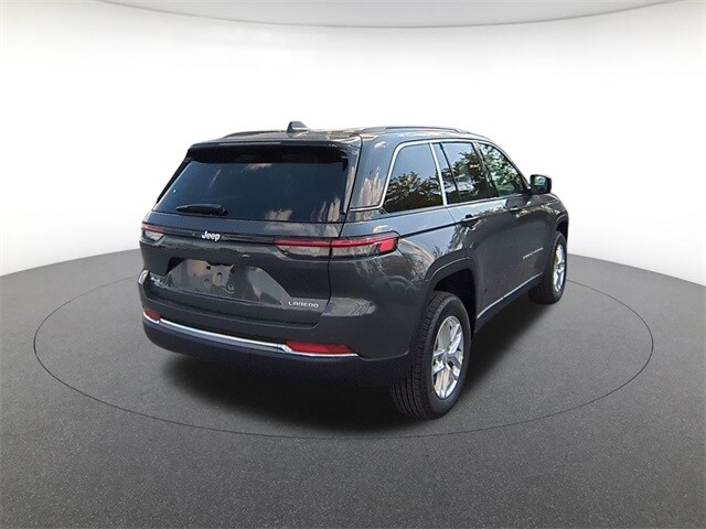 2025 Jeep Grand Cherokee Laredo photo 4