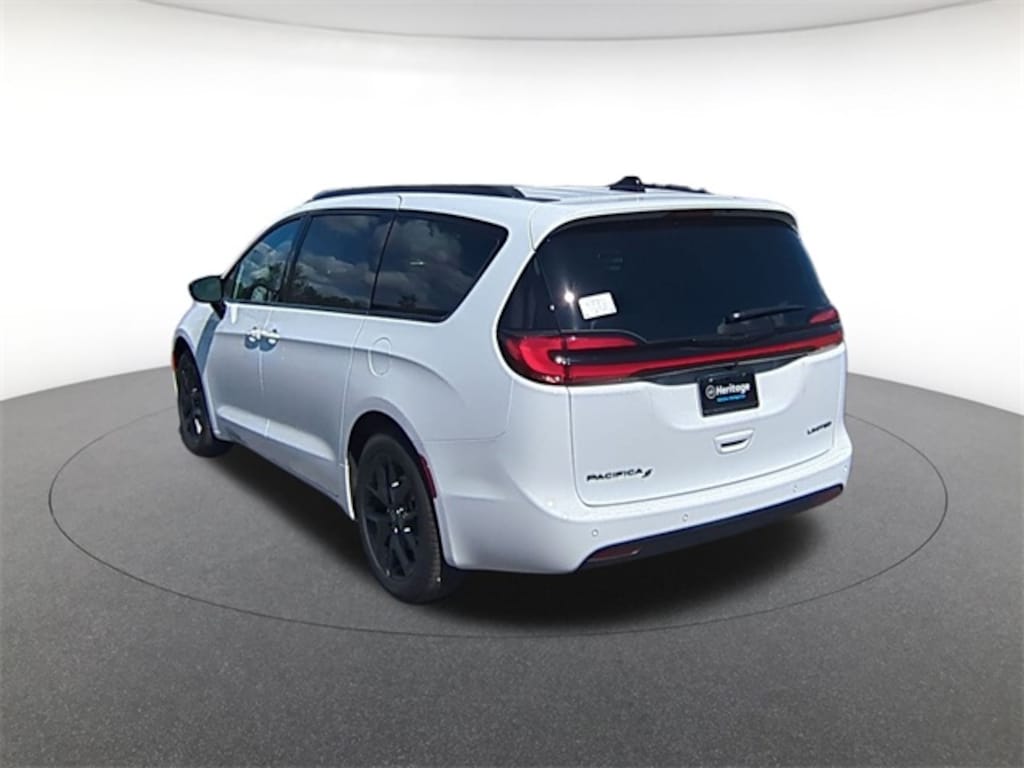 New 2026 Chrysler Pacifica Limited Passenger Van
