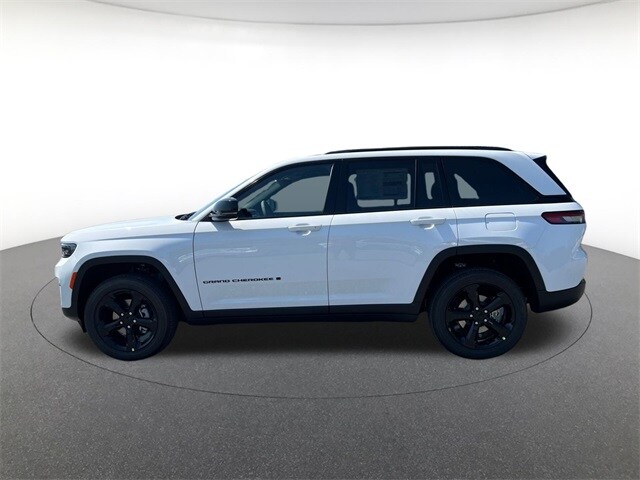 2025 Jeep Grand Cherokee Laredo photo 2