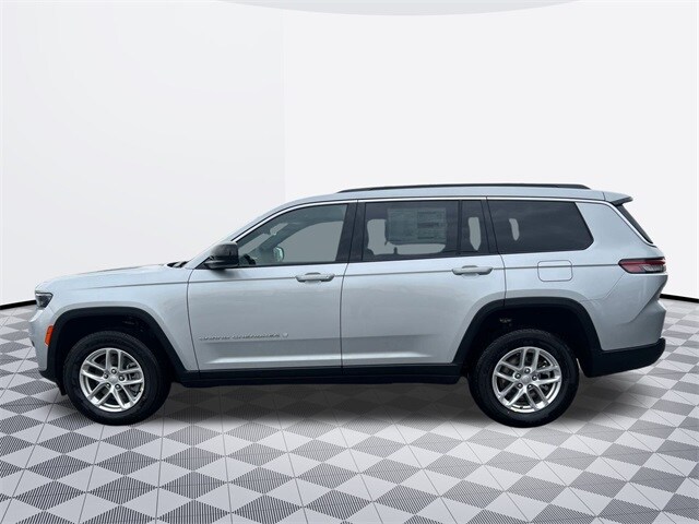 2025 Jeep Grand Cherokee Laredo photo 2