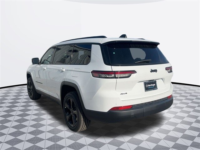 2025 Jeep Grand Cherokee Laredo Sport photo 3