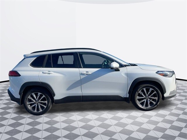 2022 Toyota Corolla Cross XLE photo 4