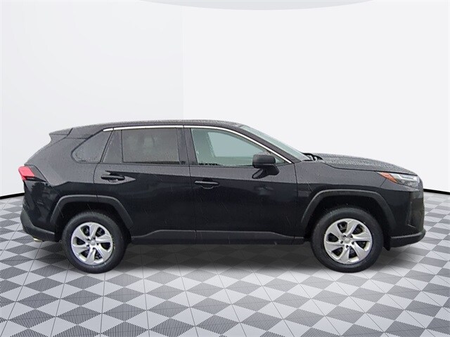 2024 Toyota RAV4 LE photo 2